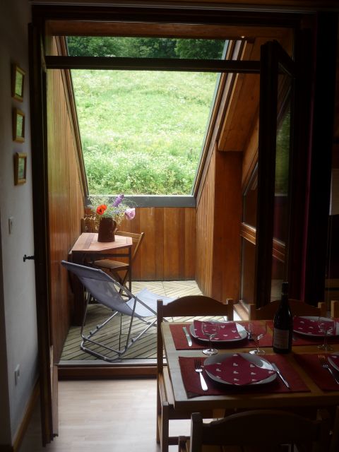 Terrasse calme avec vue sur la montagne