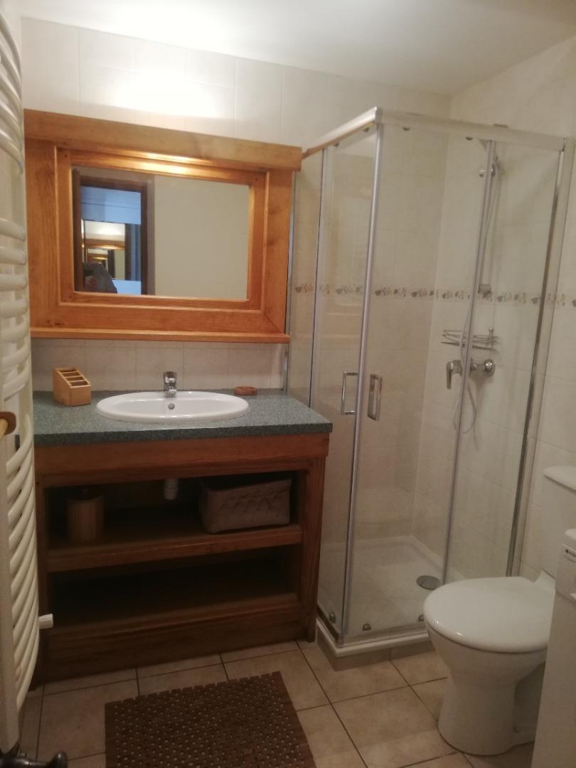 salle de douche + WC attenants à la chambre 1